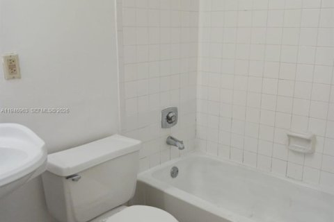 Copropriété à vendre à Pompano Beach, Floride: 1 chambre, 72.93 m2 № 2091348 - photo 11