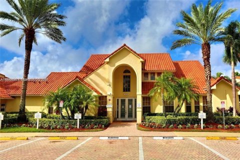 Copropriété à vendre à Pompano Beach, Floride: 1 chambre, 72.93 m2 № 2091348 - photo 4