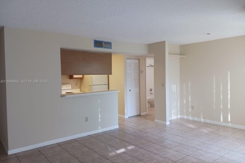 Copropriété à vendre à Pompano Beach, Floride: 1 chambre, 72.93 m2 № 2091348 - photo 8