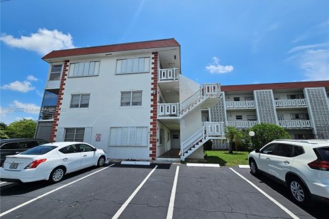 Condo in Lauderhill, Florida, 2 bedrooms  № 1752334 - photo 17