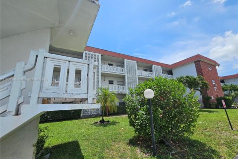 Condo in Lauderhill, Florida, 2 bedrooms  № 1752334 - photo 18