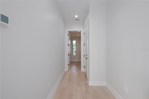 House in Tampa, Florida 5 bedrooms, 325.16 sq.m. № 1194294 - photo 15