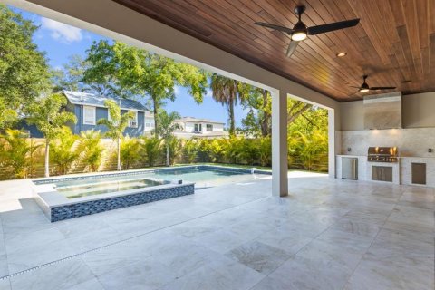 House in Tampa, Florida 5 bedrooms, 325.16 sq.m. № 1194294 - photo 7