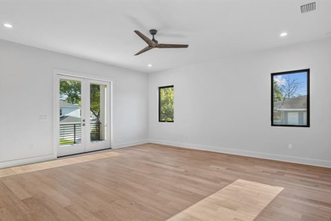 House in Tampa, Florida 5 bedrooms, 325.16 sq.m. № 1194294 - photo 30