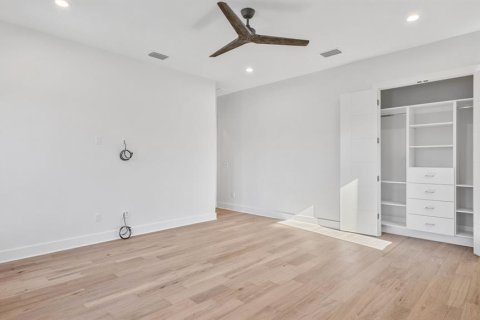House in Tampa, Florida 5 bedrooms, 325.16 sq.m. № 1194294 - photo 20