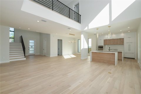 House in Tampa, Florida 5 bedrooms, 325.16 sq.m. № 1194294 - photo 10