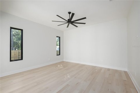 House in Tampa, Florida 5 bedrooms, 325.16 sq.m. № 1194294 - photo 18