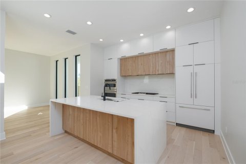 House in Tampa, Florida 5 bedrooms, 325.16 sq.m. № 1194294 - photo 12