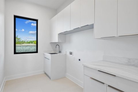 House in Tampa, Florida 5 bedrooms, 325.16 sq.m. № 1194294 - photo 23