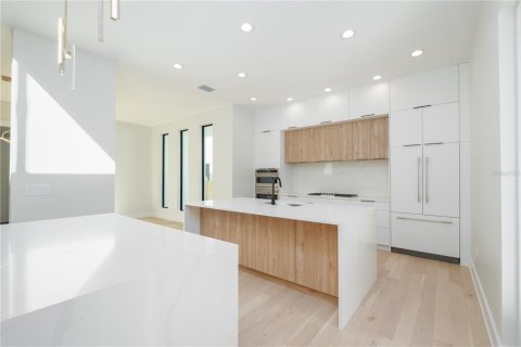 House in Tampa, Florida 5 bedrooms, 325.16 sq.m. № 1194294 - photo 11