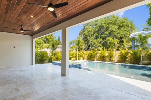 House in Tampa, Florida 5 bedrooms, 325.16 sq.m. № 1194294 - photo 8