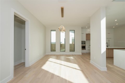 House in Tampa, Florida 5 bedrooms, 325.16 sq.m. № 1194294 - photo 17