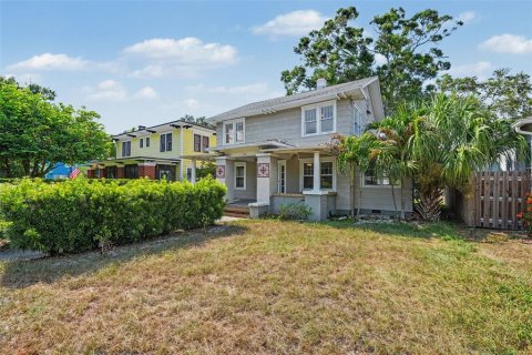 House in Saint Petersburg, Florida 3 bedrooms, 226.03 sq.m. № 2238195 - photo 8