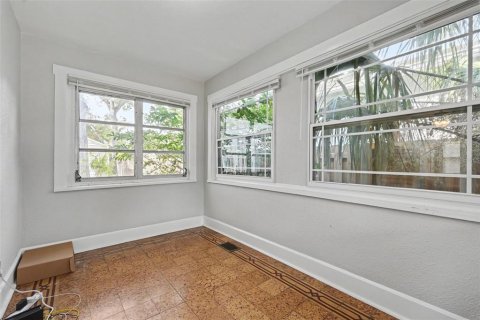 House in Saint Petersburg, Florida 3 bedrooms, 226.03 sq.m. № 2238195 - photo 15