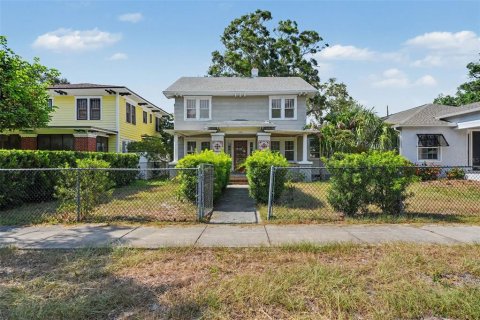 House in Saint Petersburg, Florida 3 bedrooms, 226.03 sq.m. № 2238195