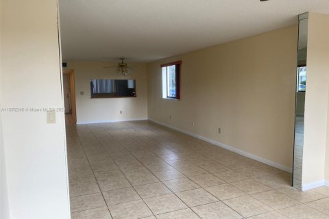 Copropriété à vendre à Tamarac, Floride: 2 chambres, 120.22 m2 № 1859442 - photo 5