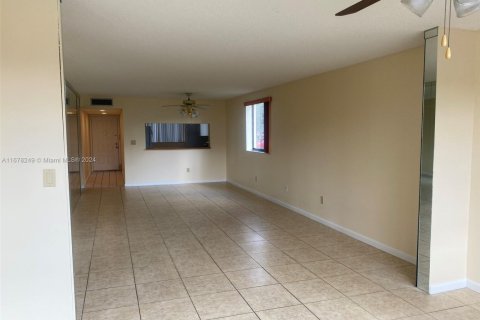 Copropriété à vendre à Tamarac, Floride: 2 chambres, 120.22 m2 № 1859442 - photo 4