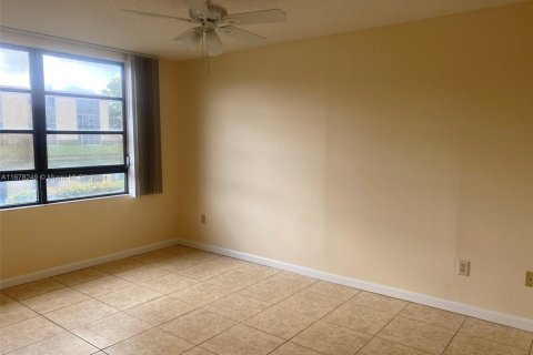 Copropriété à vendre à Tamarac, Floride: 2 chambres, 120.22 m2 № 1859442 - photo 21