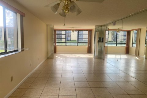 Copropriété à vendre à Tamarac, Floride: 2 chambres, 120.22 m2 № 1859442 - photo 6