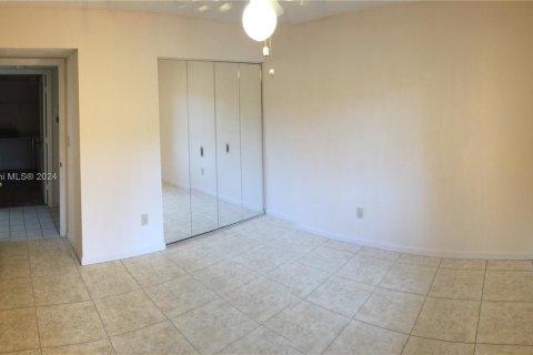 Copropriété à vendre à Tamarac, Floride: 2 chambres, 120.22 m2 № 1859442 - photo 12