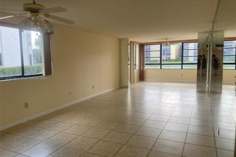 Copropriété à vendre à Tamarac, Floride: 2 chambres, 120.22 m2 № 1859442 - photo 7