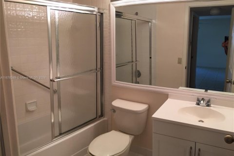 Copropriété à vendre à Tamarac, Floride: 2 chambres, 120.22 m2 № 1859442 - photo 17