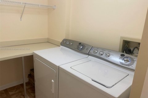 Copropriété à vendre à Tamarac, Floride: 2 chambres, 120.22 m2 № 1859442 - photo 11