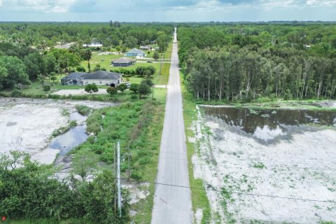 Commercial property in Loxahatchee Groves, Florida № 2191789 - photo 17