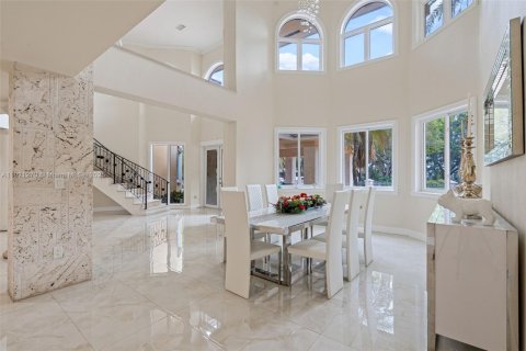 Villa ou maison à vendre à Miami Lakes, Floride: 7 chambres, 755.57 m2 № 1975869 - photo 12