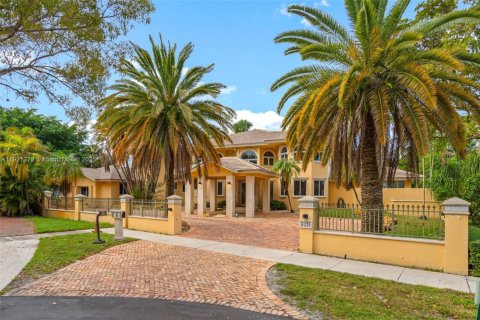 Villa ou maison à Miami Lakes, Floride 7 chambres, 755.57 m2 № 1975869