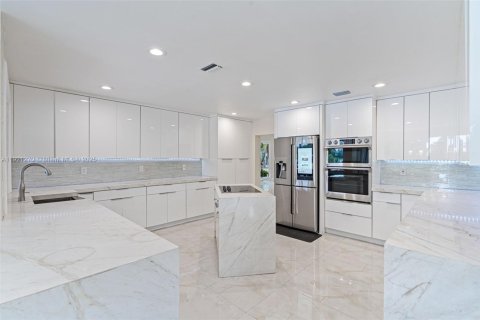 Villa ou maison à vendre à Miami Lakes, Floride: 7 chambres, 755.57 m2 № 1975869 - photo 20
