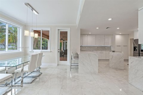 Villa ou maison à vendre à Miami Lakes, Floride: 7 chambres, 755.57 m2 № 1975869 - photo 18