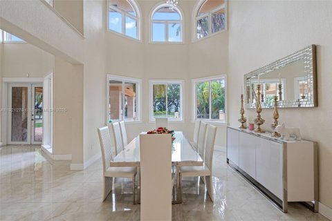Villa ou maison à vendre à Miami Lakes, Floride: 7 chambres, 755.57 m2 № 1975869 - photo 11