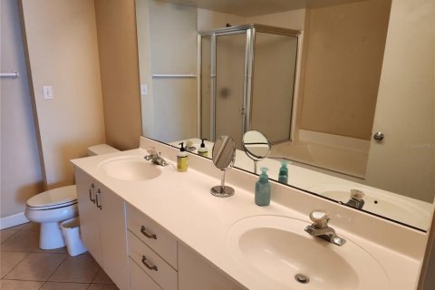 Condo in Saint Petersburg, Florida, 2 bedrooms  № 2205952 - photo 13
