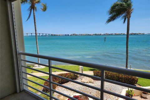 Condo in Saint Petersburg, Florida, 2 bedrooms  № 2205952 - photo 12