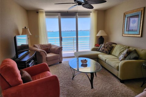 Condo in Saint Petersburg, Florida, 2 bedrooms  № 2205952 - photo 3