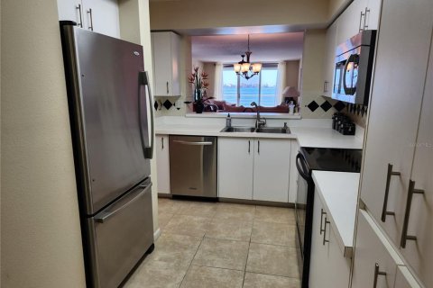 Condo in Saint Petersburg, Florida, 2 bedrooms  № 2205952 - photo 8