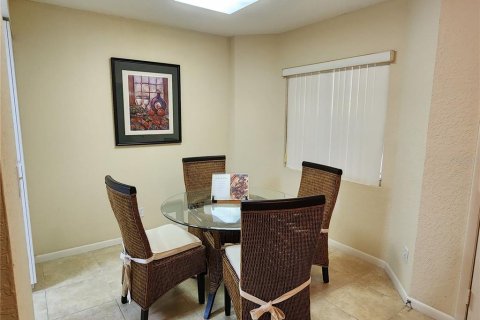 Condo in Saint Petersburg, Florida, 2 bedrooms  № 2205952 - photo 9