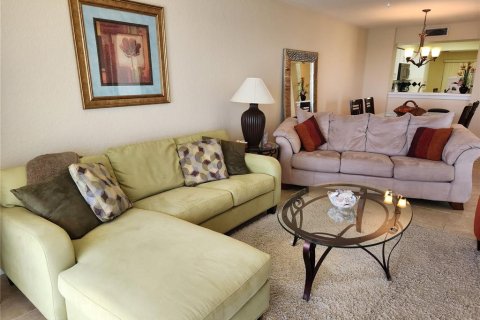Condo in Saint Petersburg, Florida, 2 bedrooms  № 2205952 - photo 5