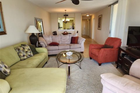 Condo in Saint Petersburg, Florida, 2 bedrooms  № 2205952 - photo 4