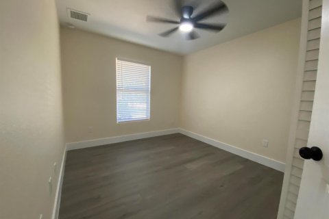 House in Deerfield Beach, Florida 4 bedrooms, 132.85 sq.m. № 2382150 - photo 10