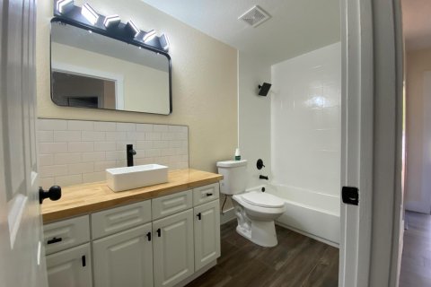 House in Deerfield Beach, Florida 4 bedrooms, 132.85 sq.m. № 2382150 - photo 6
