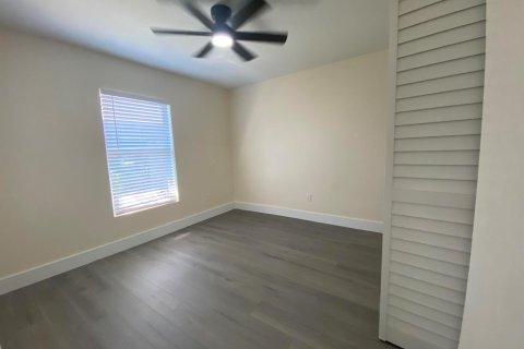 House in Deerfield Beach, Florida 4 bedrooms, 132.85 sq.m. № 2382150 - photo 11