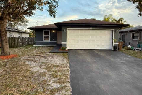 House in Deerfield Beach, Florida 4 bedrooms, 132.85 sq.m. № 2382150