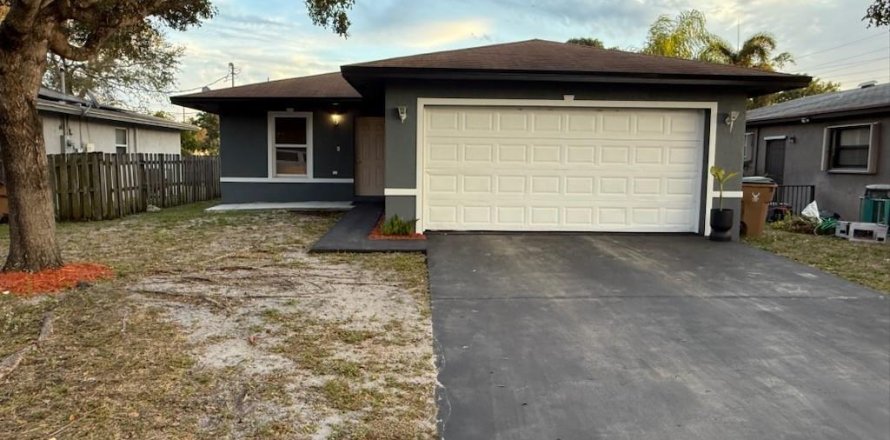House in Deerfield Beach, Florida 4 bedrooms, 132.85 sq.m. № 2382150