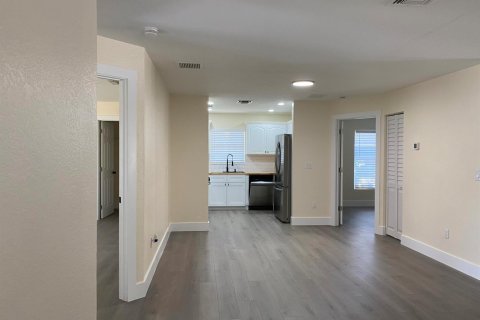 House in Deerfield Beach, Florida 4 bedrooms, 132.85 sq.m. № 2382150 - photo 3