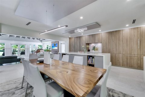 Купить виллу или дом в Корал-Гейблс, Флорида 5 спален, 471.48м2, № 1896568 - фото 11