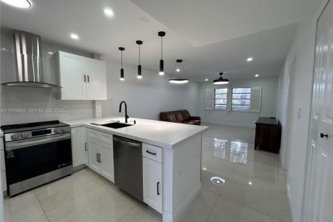 Condo in Hollywood, Florida, 1 bedroom  № 2044493 - photo 6