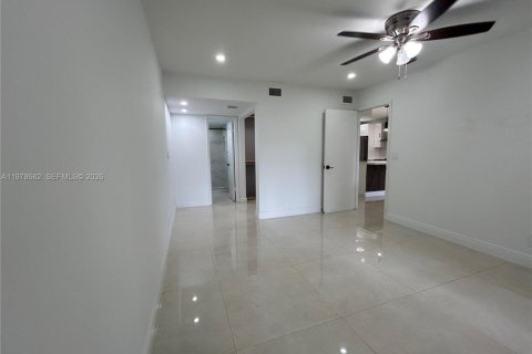 Condo in Hollywood, Florida, 1 bedroom  № 2044493 - photo 20