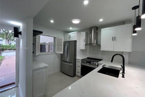 Condo in Hollywood, Florida, 1 bedroom  № 2044493 - photo 8